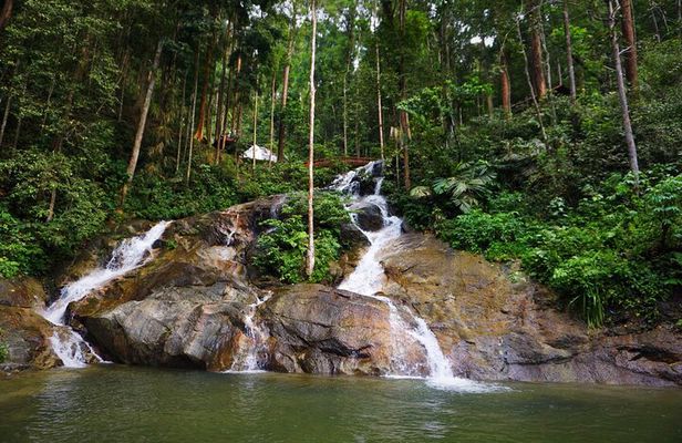 Kanching Waterfalls Tour with Batu Caves and Ramayana Cave (SIC)