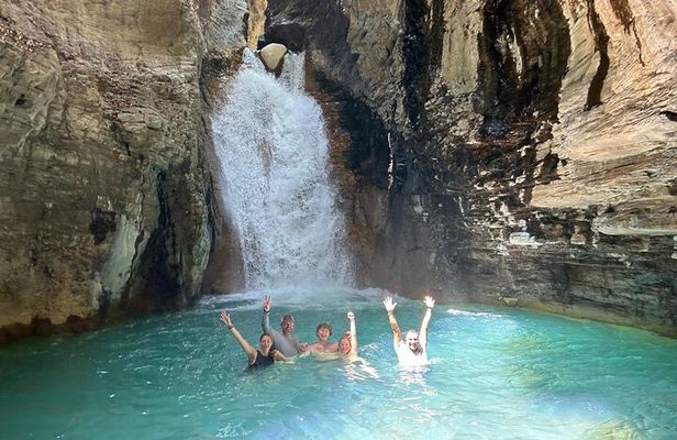 Private Waterfall Tour and River Hike in La Leona Waterfall