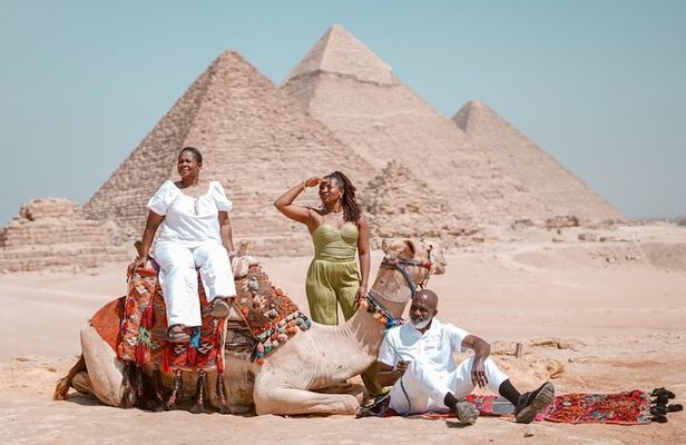 7 Hours Pyramids of Giza, Sphinx and Saqqara Tour