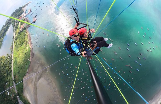 Private Paragliding Experience in Da Nang