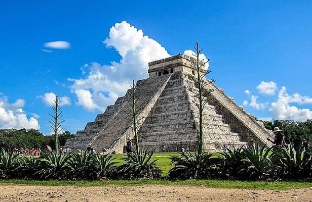 Full Day Tour to Chichen Itza and Ekbalam Ruins with Cenote Cave