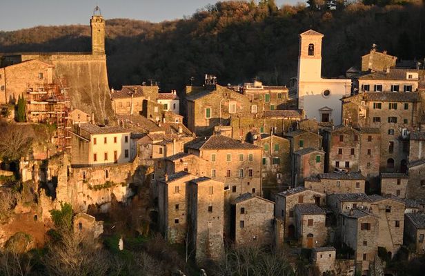 Sorano: its wonders, The Vie Cave and wine cellars