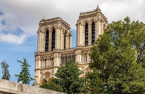 Paris Guided Tour with Notre Dame Cathedral or Ste Chapelle Entry