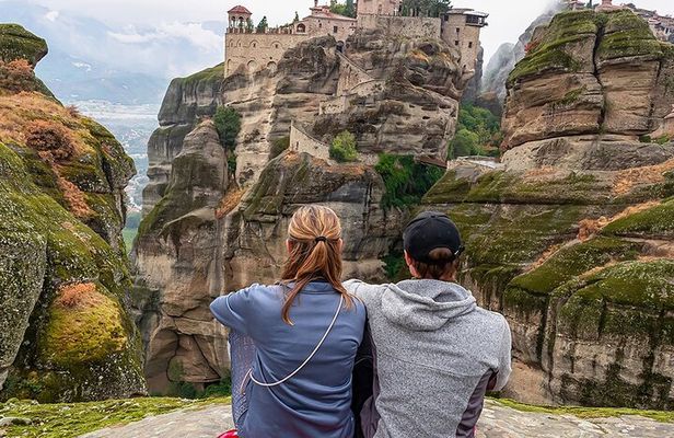 Meteora Full-Day Trip with Guide on Luxury Bus From Athens
