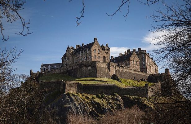 Edinburgh Full Day Tour with Edinburgh Castle (Small Group)