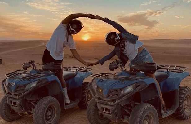 Marrakech: AGAFAY DESERT Sunset Quad tour with dinner & Show