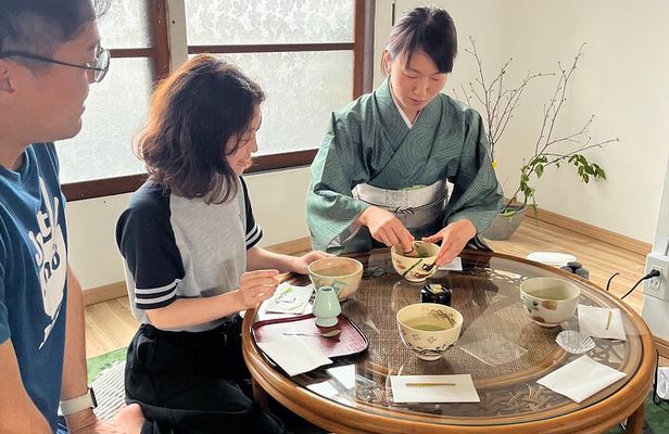 Tea Ceremony in a Century-old Japanese Town House
