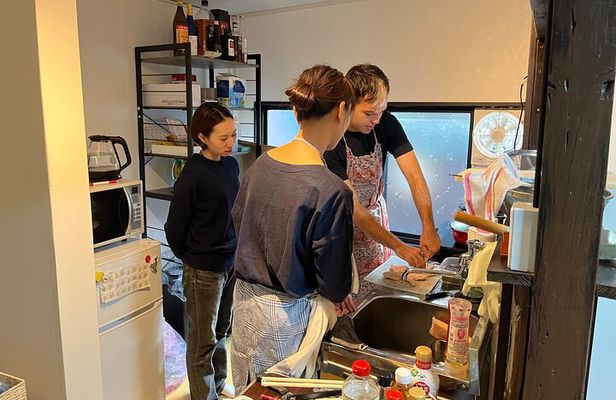 Cooking Class: make a local delicacy in a Japanese house