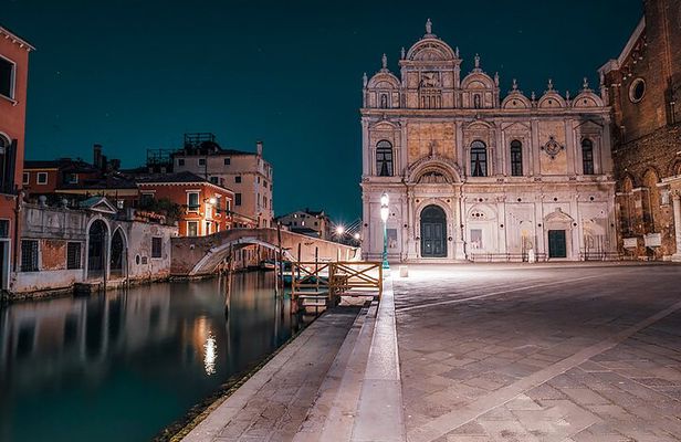 Discover Venice Ghostly Lore on Foot