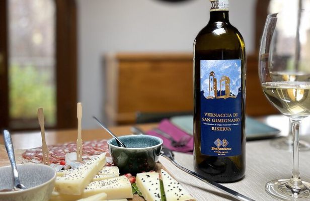 San Gimignano: Vineyard and Cellar Tour with Wine Tasting