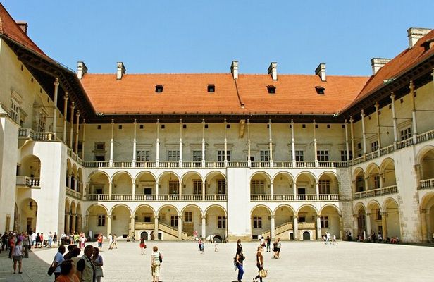 Guided Tour of The Wawel Castle and Cathedral from Krakow
