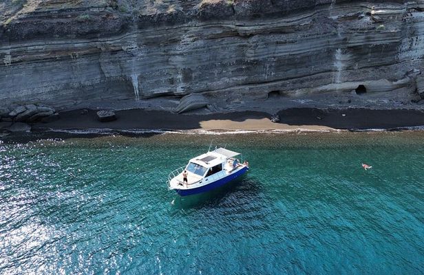 Santorini Private Cruise Sightseeing Tour with BBQ and Drinks