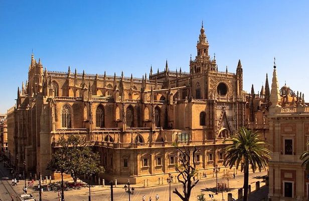 Seville Cathedral and Giralda Tour with Official Guide