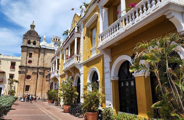 Cartagena and Getsemaní Walk Thru Hidden History and Life-Private