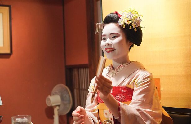Dinner with Maiko in a Traditional Kyoto Style Restaurant Tour