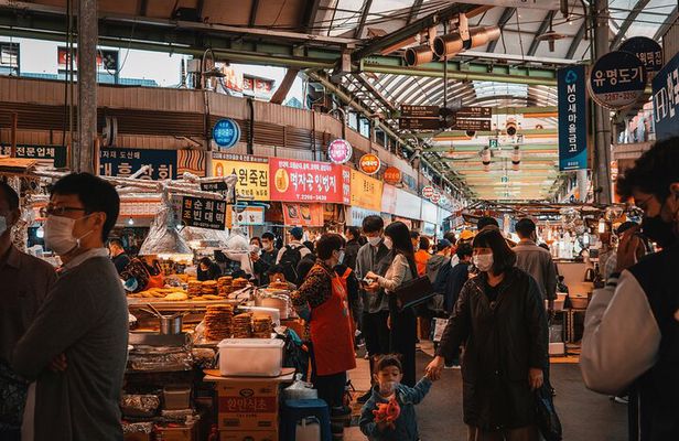 Seoul Highlights Private Walking Tour with a Guide