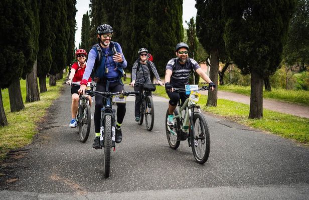 Guided tour Appia antica by ebike with Italian Aperitif