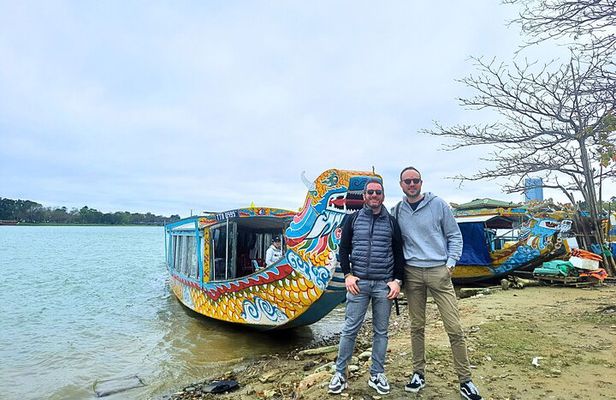 Hue Dragon Boat Tour: Perfume River, Royal Tombs, Thien Mu Pagoda