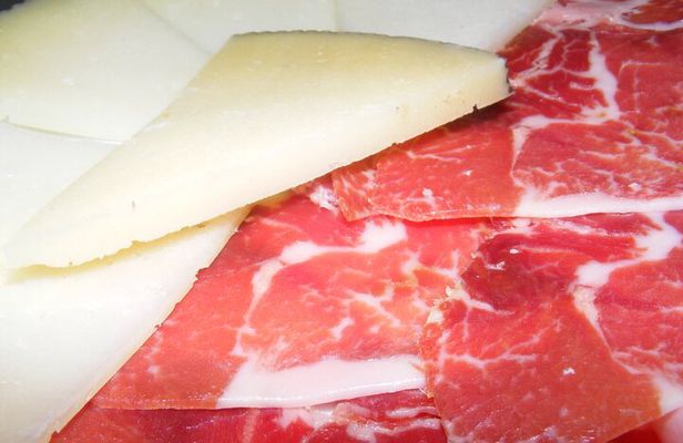 Madrid Lunchtime Aperitivo and Tapas Walking Tour