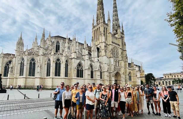 Highlights of Bordeaux Walking Tour + Wine & Cheese Tasting