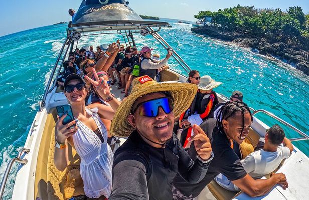 Full Day Tour of 5 Must-See Places in the Rosario Islands