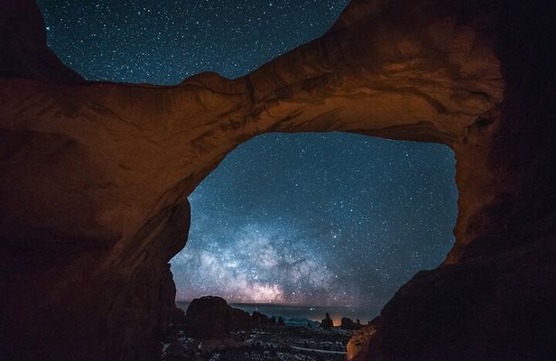 Astro-Photo, Hiking and Stargazing Tour in Arches National Park