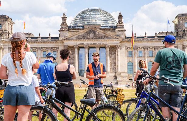 Berlin Highlights Sightseeing Bike Tour in Small Groups