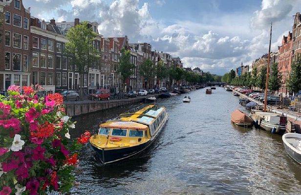 Amsterdam Dinner Cruise With Burger and Drink