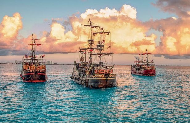 Be amazed with PIRATE SHOW in Cancun, includes Dinner & Open Bar