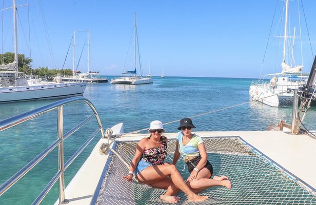 Saona Island Catamaran Tour Buffet & Open Bar from Punta Cana