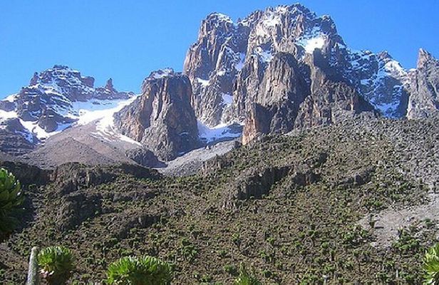 5 Days Mount Kenya Trekking Through Sirimon in Chogoria Route