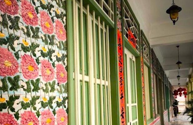 Guided Walking Tour to the Historical Attractions in Farrer Park