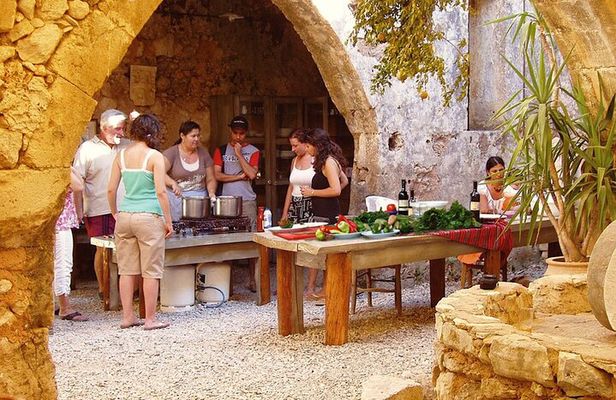 Cretan Cooking Class at a Farmhouse 