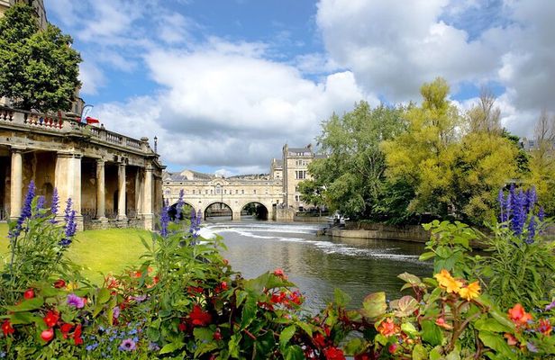 Bath and Cotswold Village Private Car Tour from London
