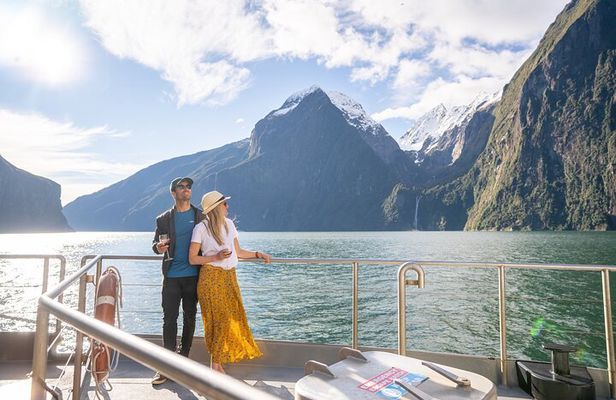 Milford Sound Full Day Tour from Te Anau with Cruise