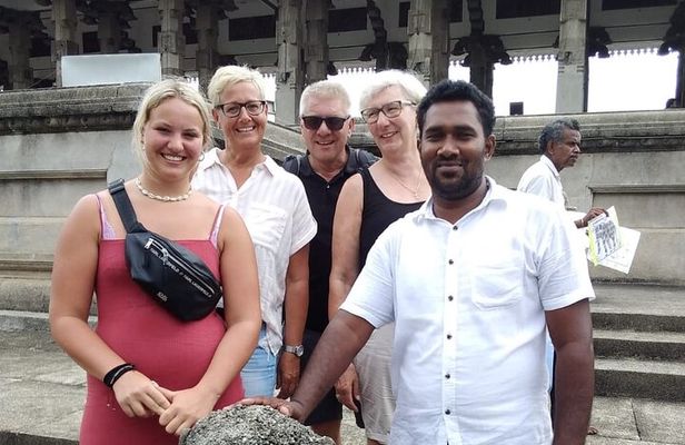 Colombo Highlights of City Tour by Tuk-Tuk - All Included