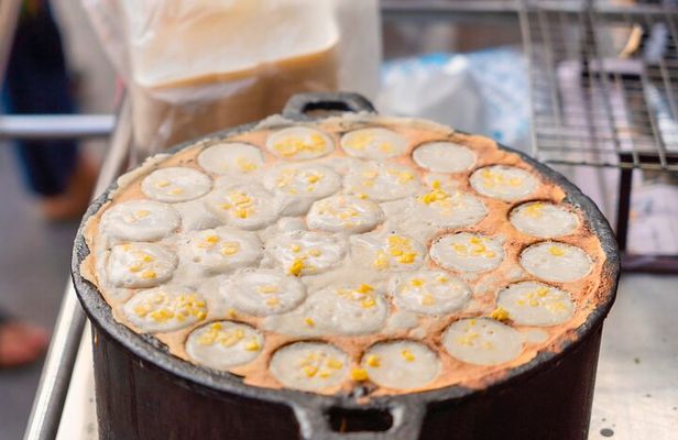Chiang Mai After Dark: Golden-lit Temples & Lanna Food Trail