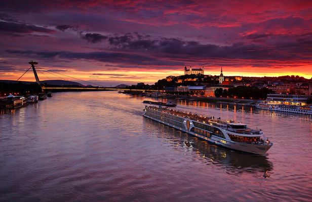 Bratislava Danube River Evening Sightseeing Cruise with Prosecco