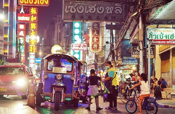 Tuk-Tuk Tour Bangkok By Night With Chinatown Street