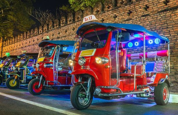 Chiang Mai Temples and Market Tuk Tuk Night Tour