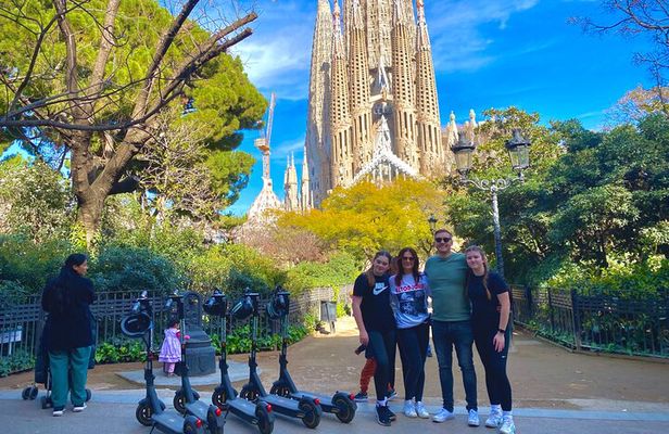 Barcelona Sagrada familia Electric Scooter or E-Bike Tour