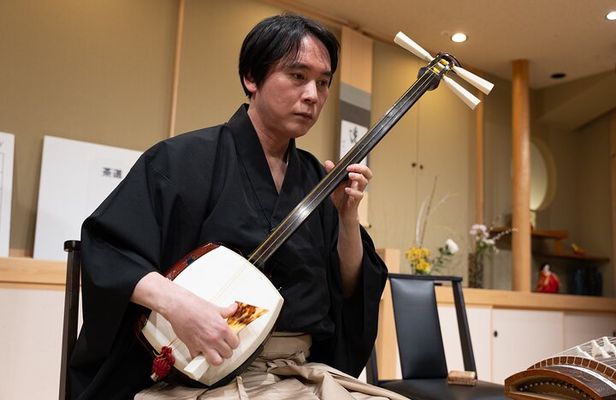 Japanaese tradtional Tsugaru Shamisen music lesson in Tokyo