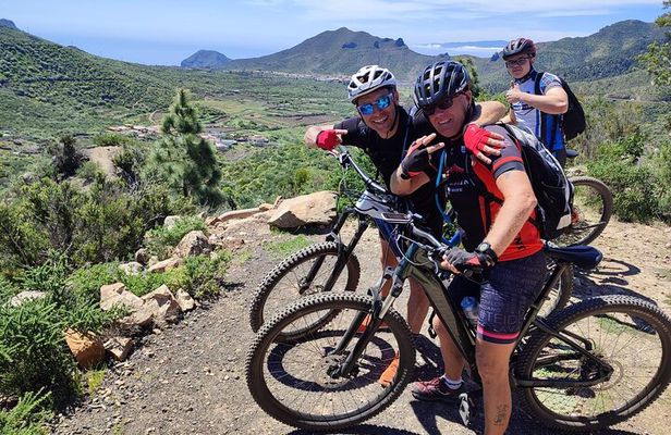 E-bike Ride at Chinyero Natural Reserve - on premium bikes
