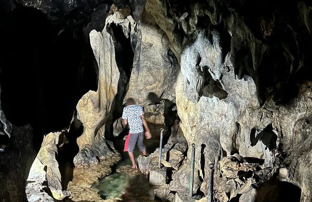 Half-Day Tour at Roaring River Cave, Blue Hole, Mineral Springs