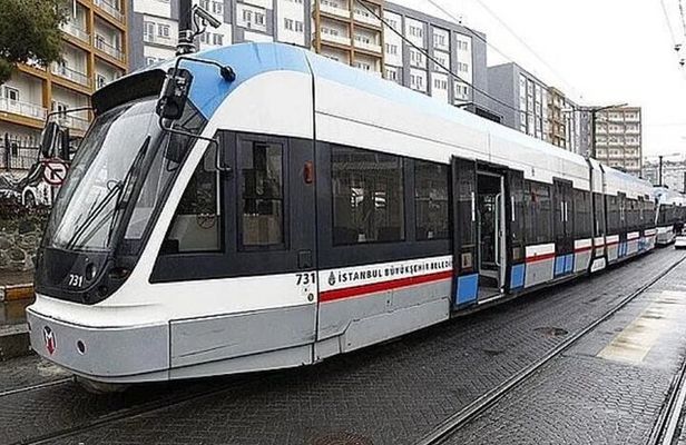 PRIVATE & Small Group with TRAM to Save time in Heavy Traffic
