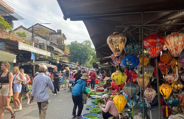 Hoi An Boat Ride and Release Lantern, Night Market Private Tour