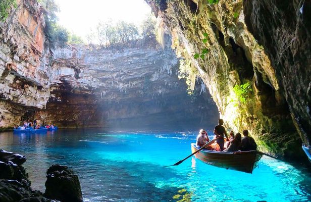 Argostoli Shorex: Drogarati & Melissani Caves with Wine Tasting
