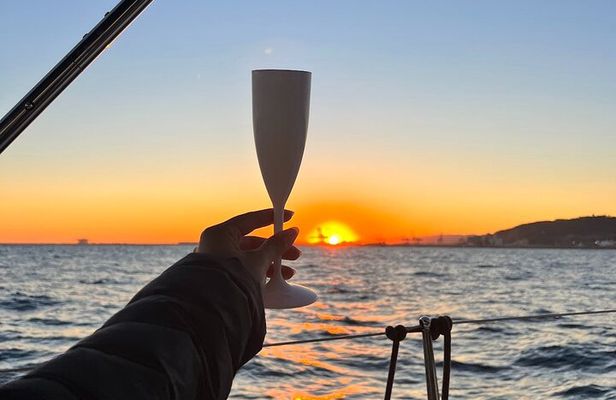 Sunset Sailboat Tour along the Coast with Open Bar
