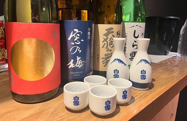 10 kinds Sake Tasting Experience in Tsukiji with local!!