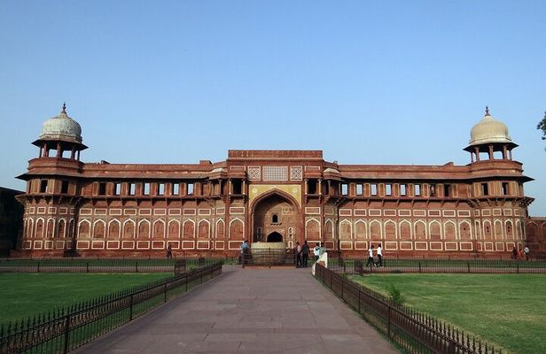 From Jaipur: Taj Mahal Sunrise & Agra Private Guided Day Trip